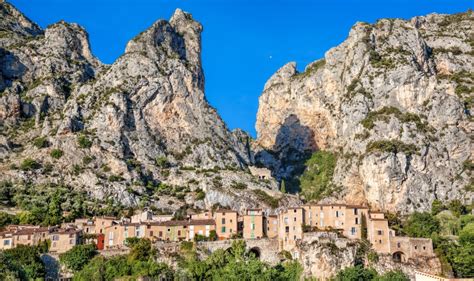 village alpes de haute provence.